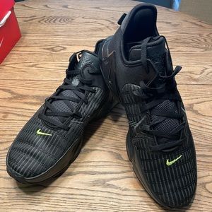 BRAND NEW Nike Lebron Witness 6